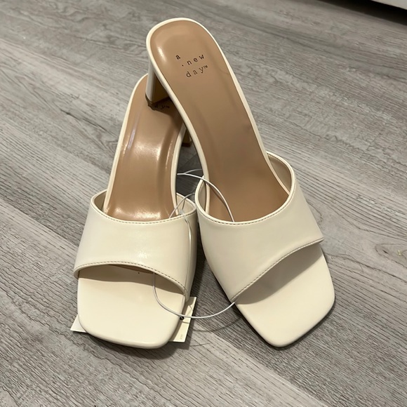 a new day Shoes - A new day womens lindie heels